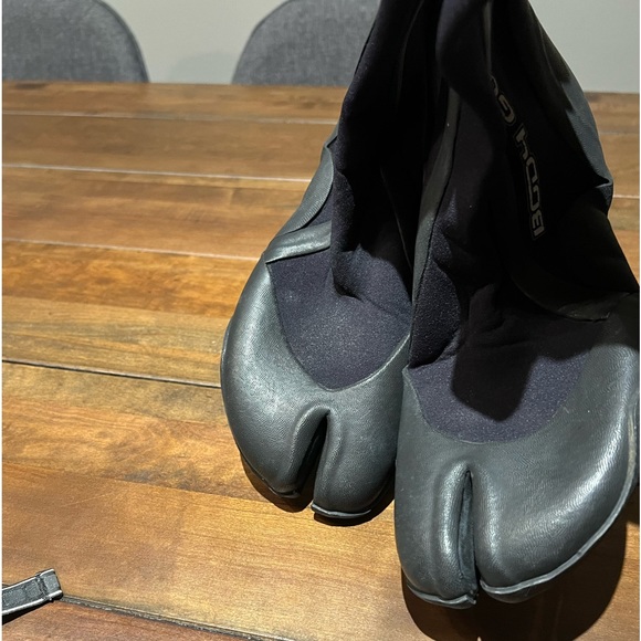 Body Glove Wet suit surf booties 🏄🏽‍♂️ - Picture 2 of 6